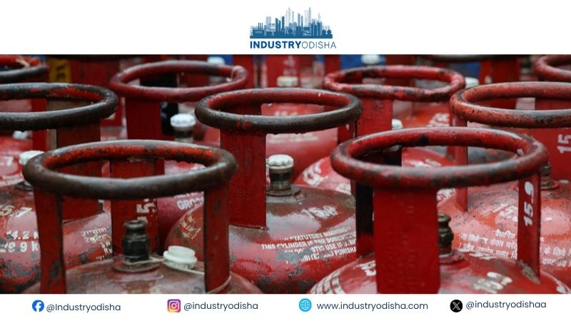LPG Price Hiked by ₹10 Per Cylinder as Commercial Fuel Costs Rise, sells for Rs 2747.5 in Delhi In Delhi, the 19-kg LPG commercial cylinder now costs ₹2,747.5